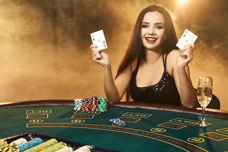 Meja poker online maxslot88 menampilkan kartu, chip, dan antarmuka pemain dengan jelas